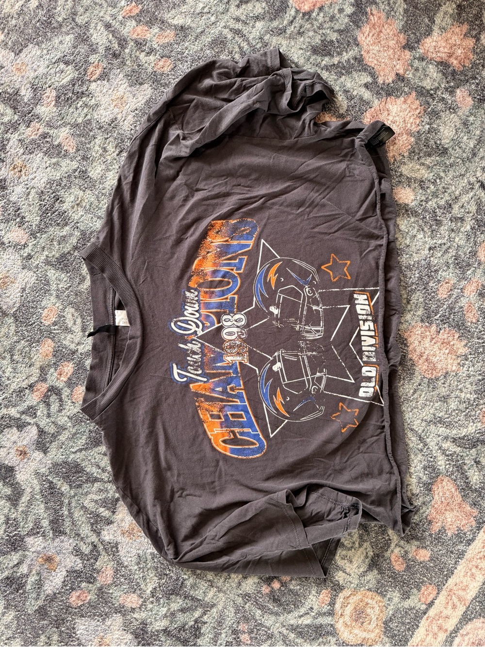 Divided Black Graphic Cropped Tee with Orange and Blue Print